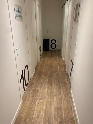 location-de-bureaux-la-rochelle-interieur-local-couloir2