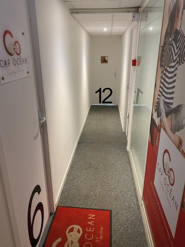 location-de-bureaux-la-rochelle-interieur-local-couloir3