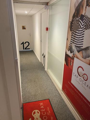 location-de-bureaux-la-rochelle-interieur-local-couloir4