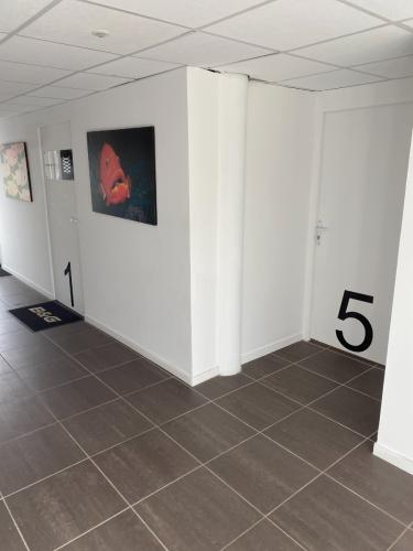 location-de-bureaux-la-rochelle-interieur-local-couloir5